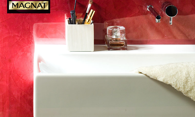 Венецианская лепнина MAGNAT в гламурной ванной комнате